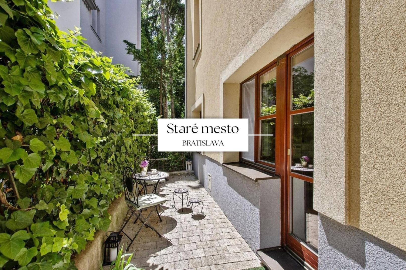Stylish Historical Apartment + Backyard Bratislava Bagian luar foto