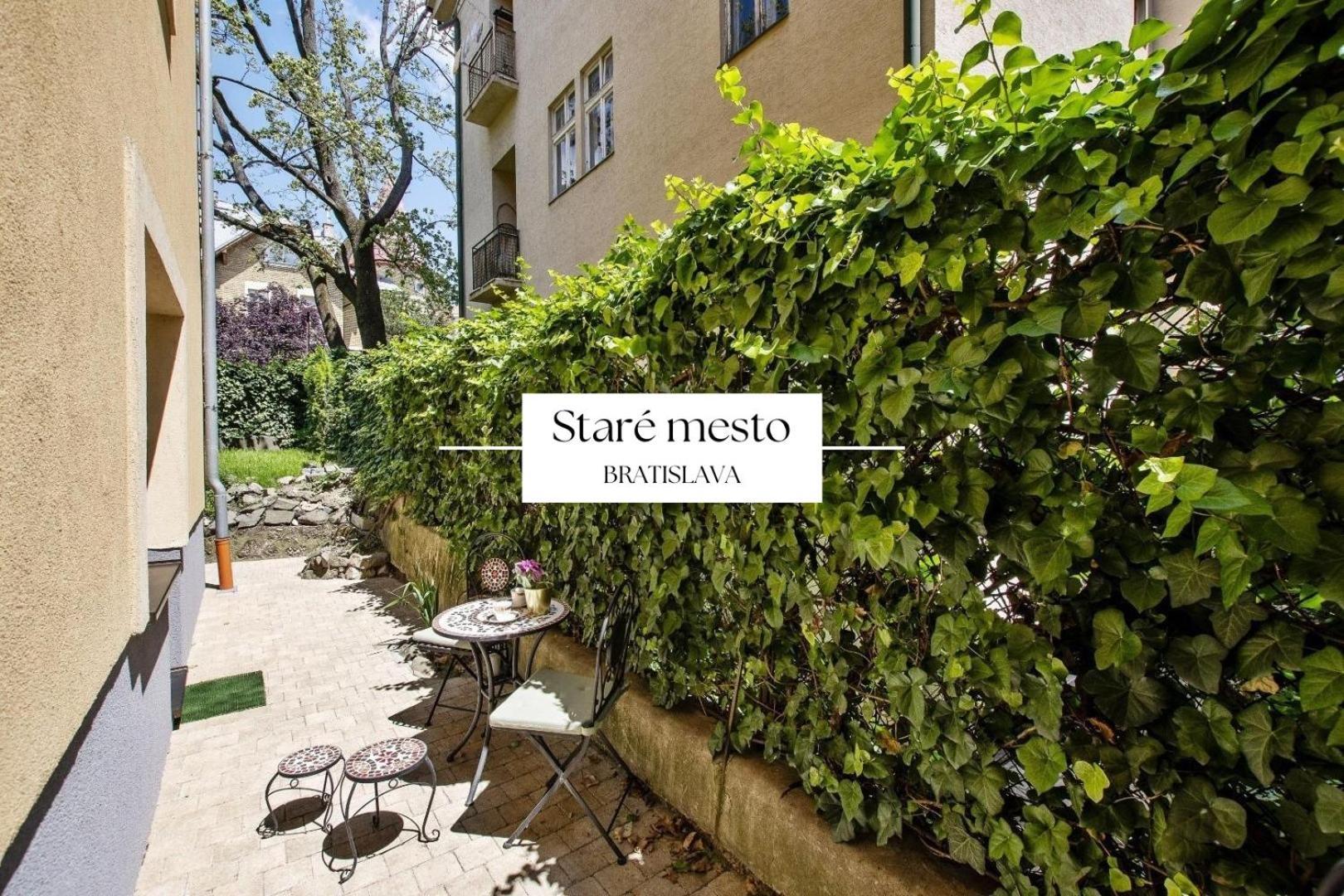 Stylish Historical Apartment + Backyard Bratislava Bagian luar foto